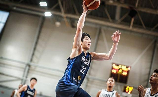 标题：轰36+12，力压2位状元热门成得分王！韩国19岁天才，下一站NBA？