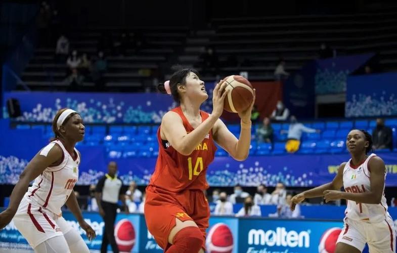 标题：李月汝4分4篮板，WNBA火花不敌华盛顿神秘人吞6连败